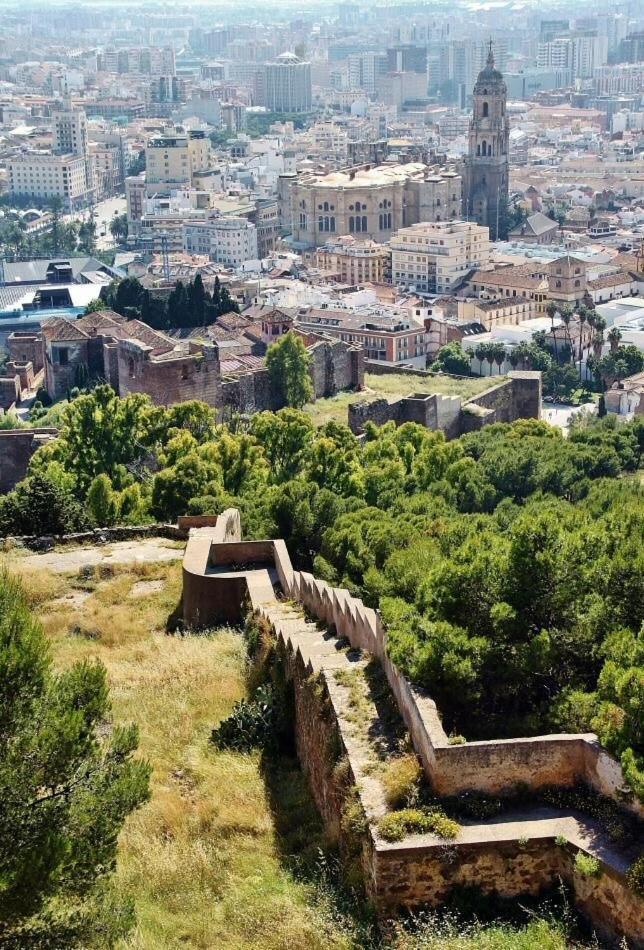 La Bella Escondida Piscina Campo De Golf Solarium Y Parking En Centro Historico Appartement Málaga Buitenkant foto